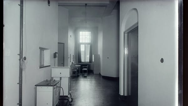 Hallway at the radiology department at the Boerhaavekwartier of the Leiden University Medical Center Author/creator: Jonker