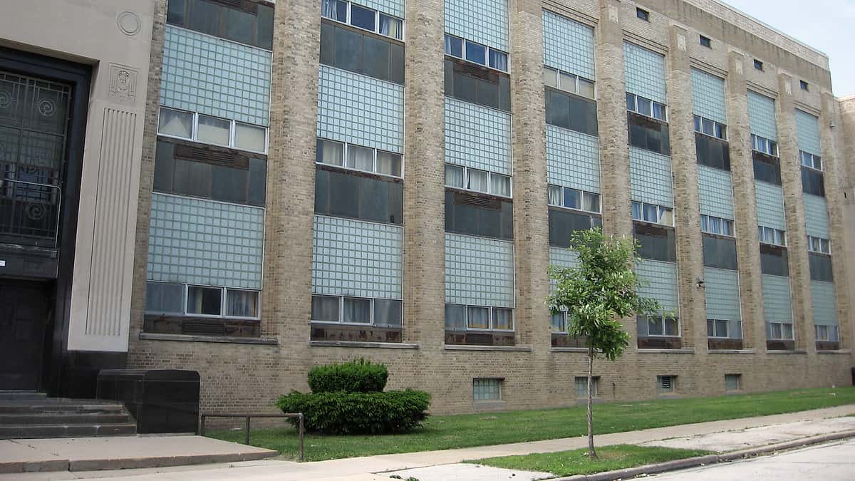 Solomon Juneau High School is located at 6415 West Mount Vernon Avenune in Milwaukee, Wisconsin 53214 USA